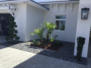 DeSoto on the River-Front Court Yard 1